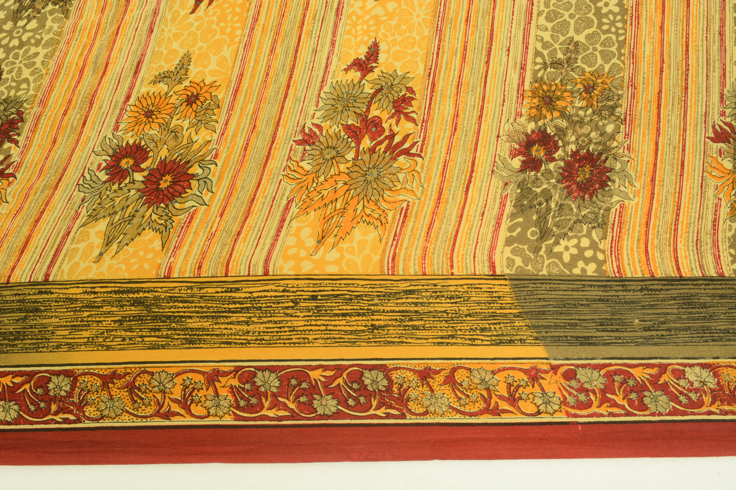 Sushila Vintage Saree 100% Pure Crepe Silk Printed Floral Soft Dress Deco Fabric
